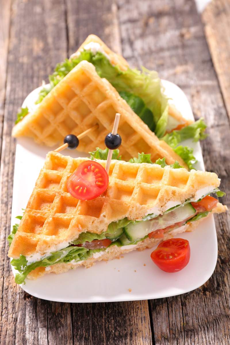 Vollkorn-Waffelsandwich mit Gemüse Bild