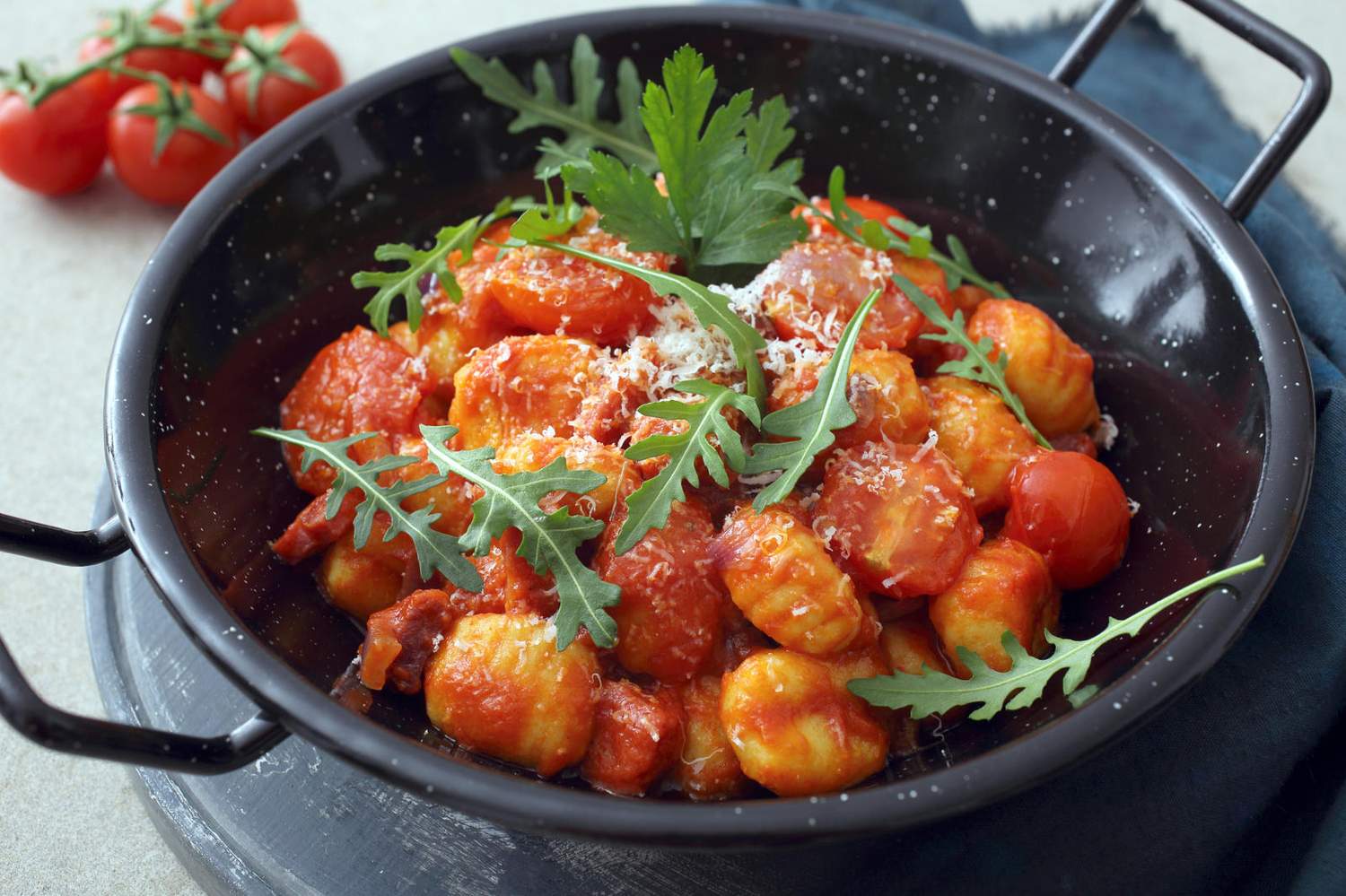 Glutenfreie Gnocci mit saftigen Tomaten Bild