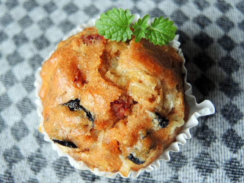 Herzhafte Muffins vegetarisch mit Oliven und Schafskäse