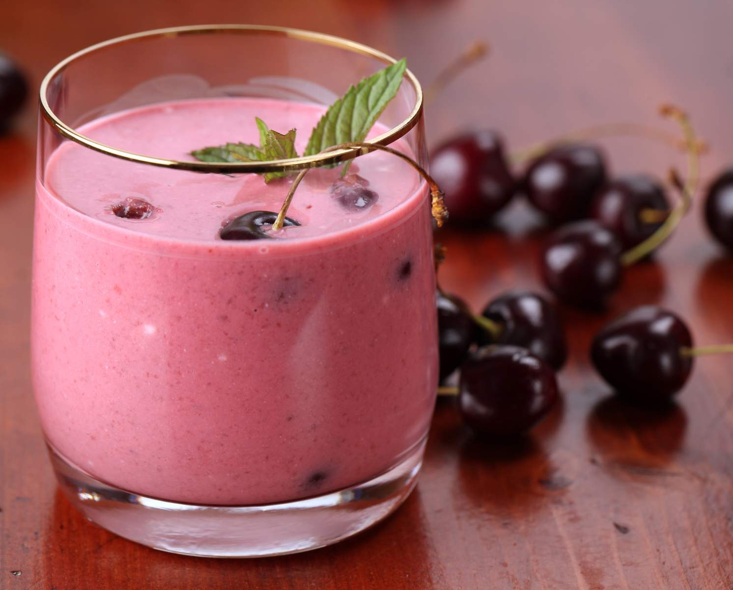 Anti-Entzündungs-Smoothie mit Kirschen und Ananas Bild