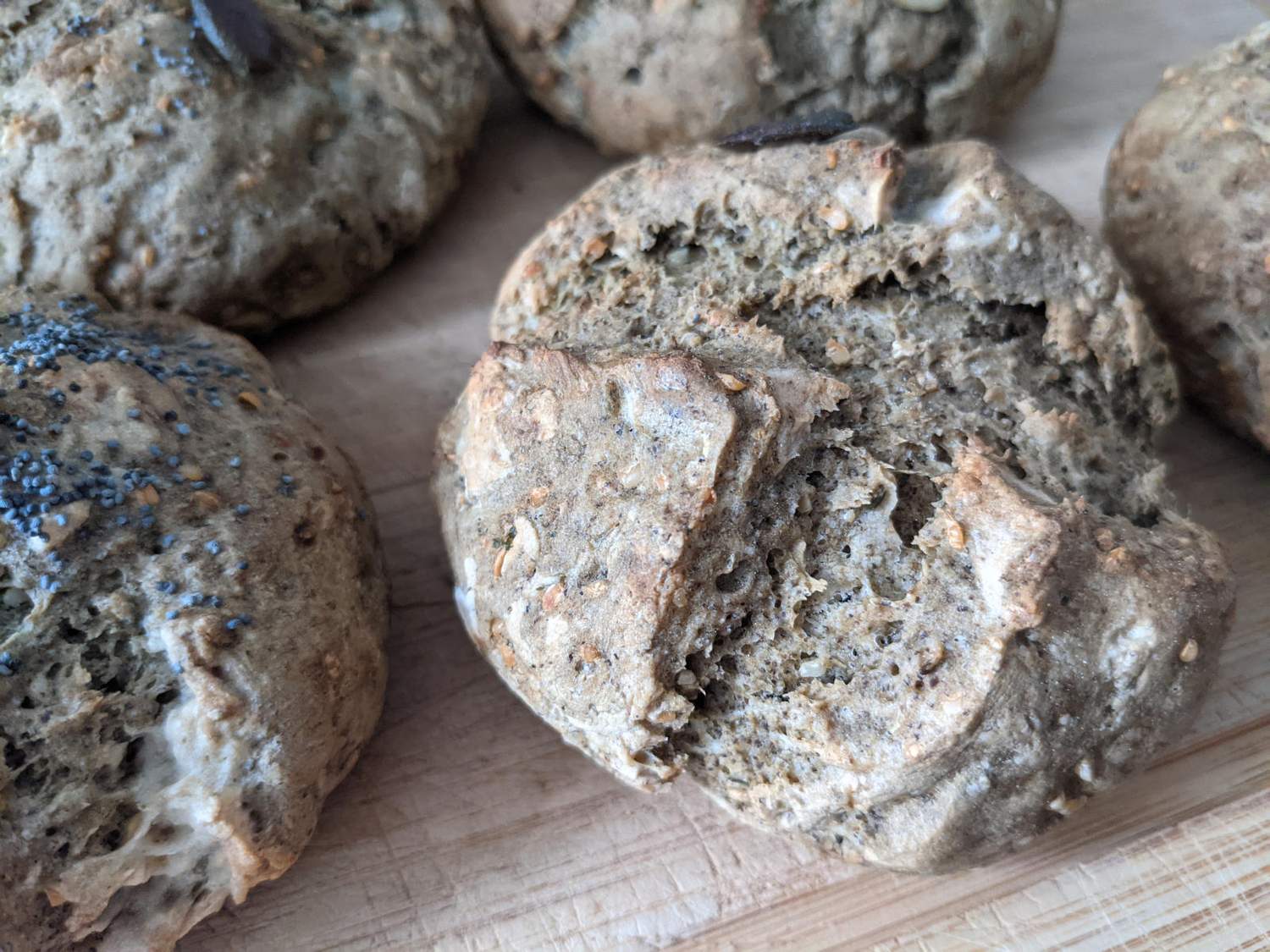 Dinkel-Hanfmehlbrötchen Bild
