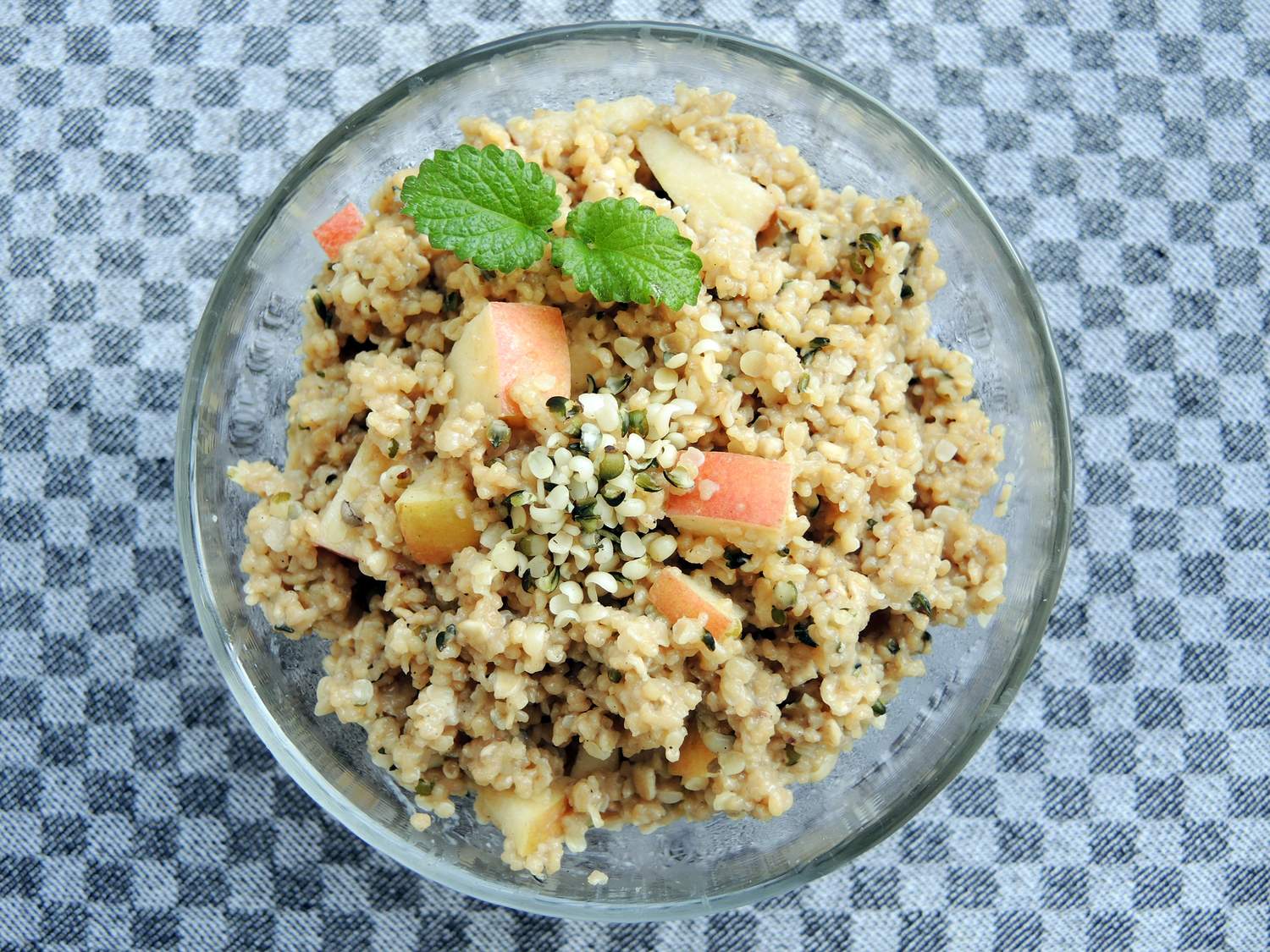 Couscous-Frühstücksbrei mit Apfel und Hanfsamen Bild