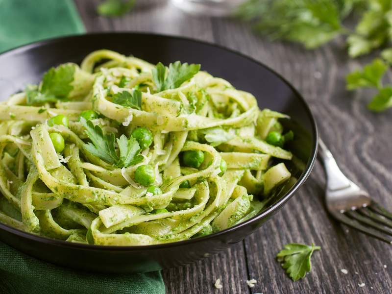 Tagliatelle mit Kräuter-Erbsen-Pesto