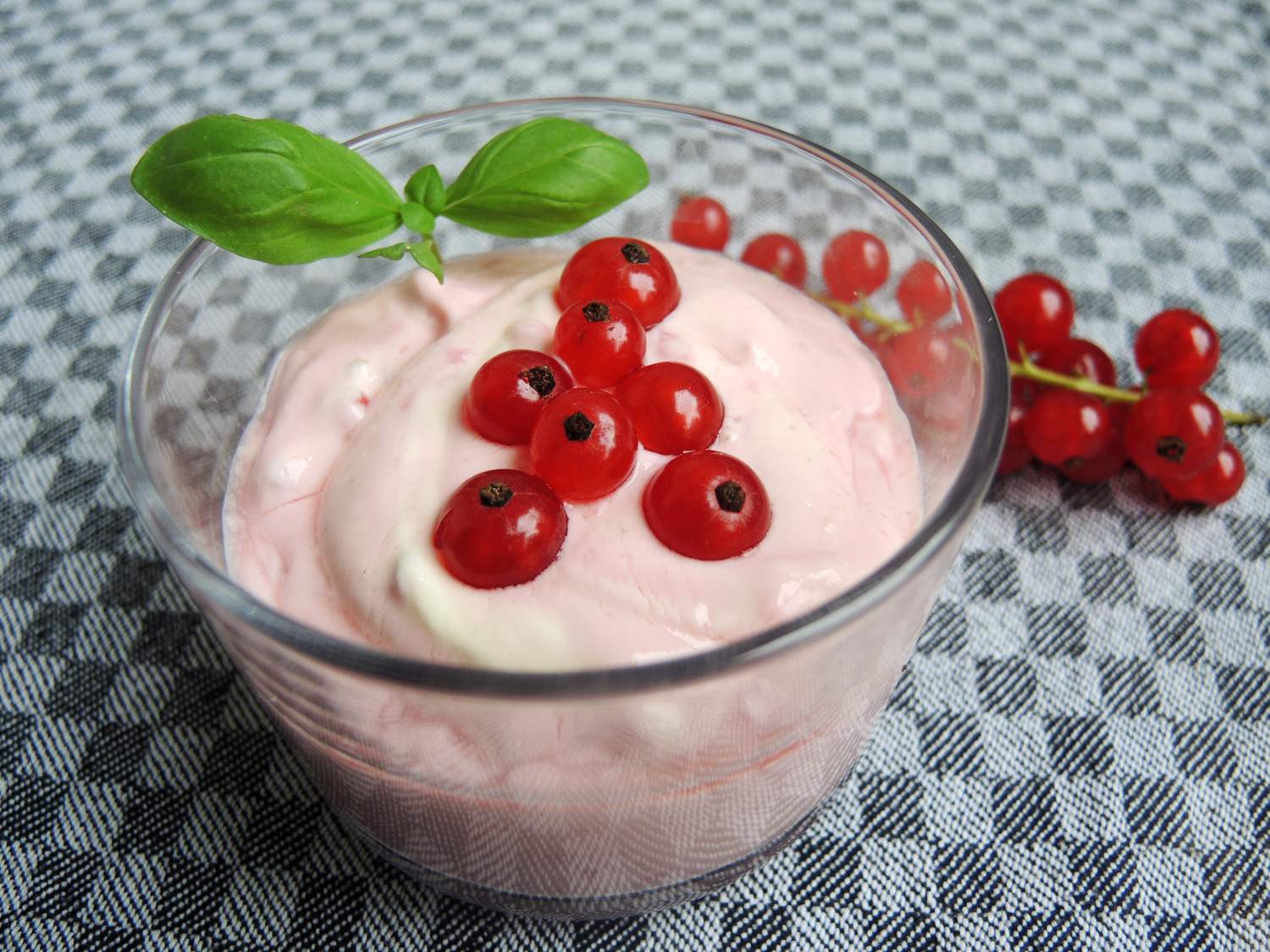Johannisbeer-Joghurt-Dessert Bild