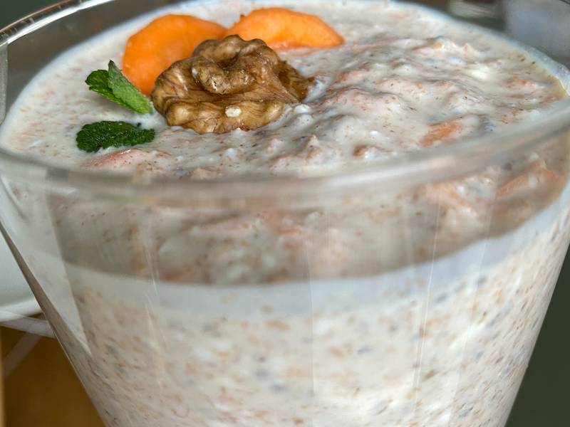 Quark-Frühstück mit Walnuss + Möhre