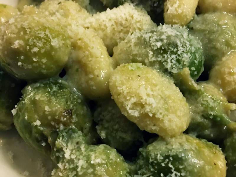 Gnocchi mit Rosenkohl in Weißweinsoße