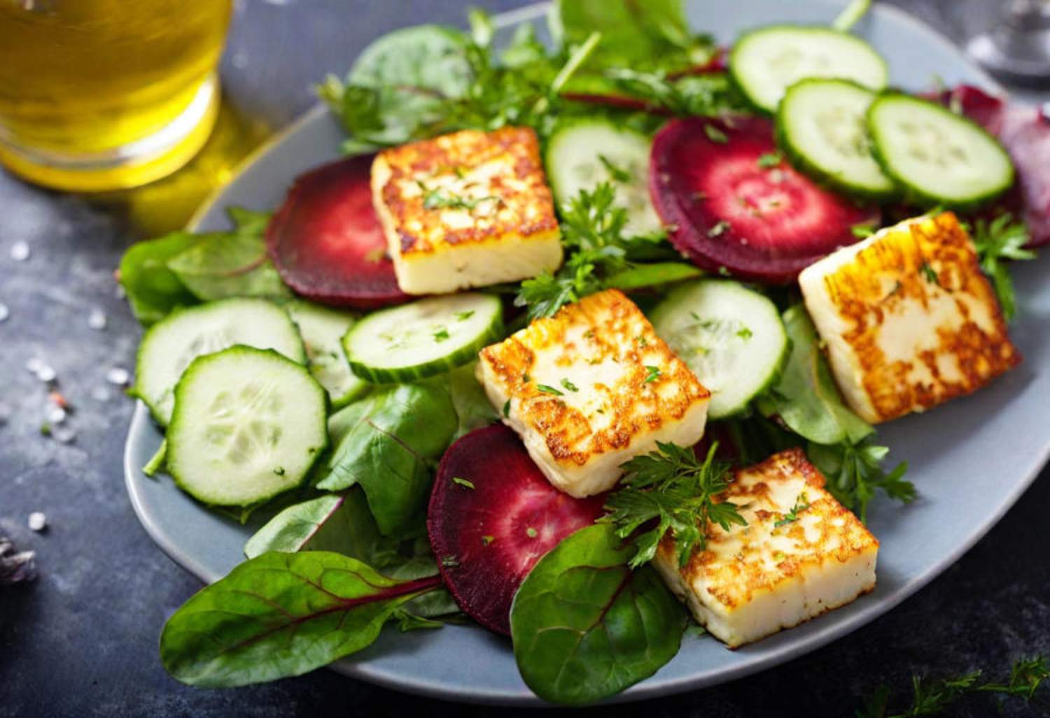 Rote-Bete-Halloumi-Salat mit Zitronen Kräuter Dressing Bild