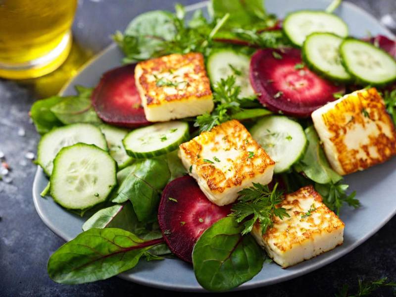 Rote-Bete-Halloumi-Salat mit Zitronen Kräuter Dressing