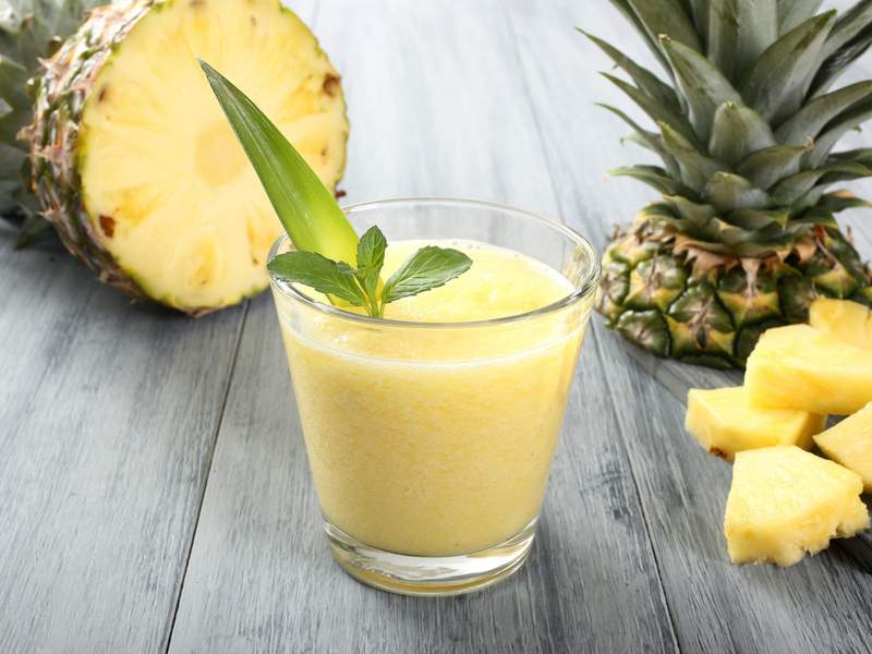 Kokoswasser-Ananas Smoothie 