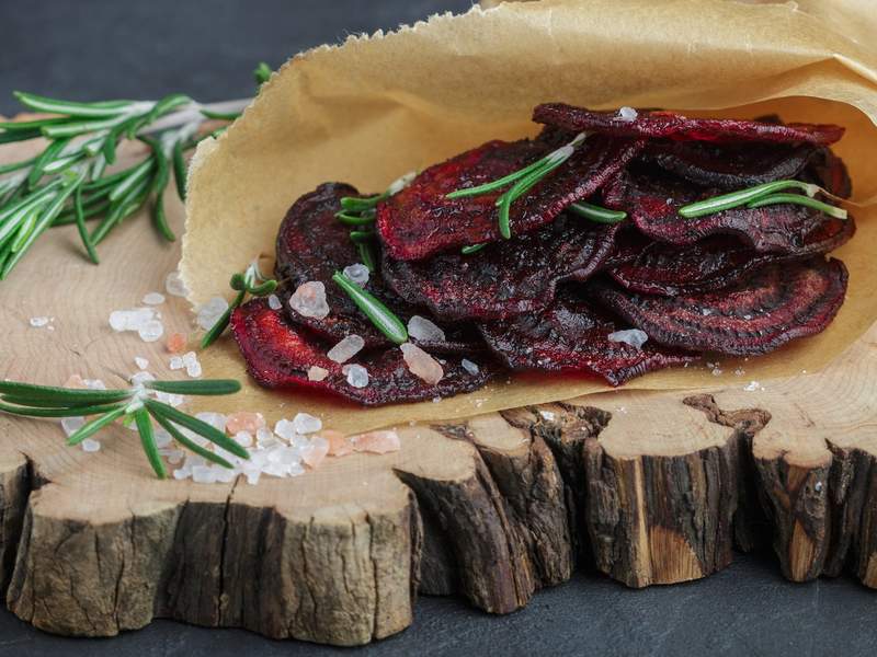 Rote Beete Chips mit Rosmarin