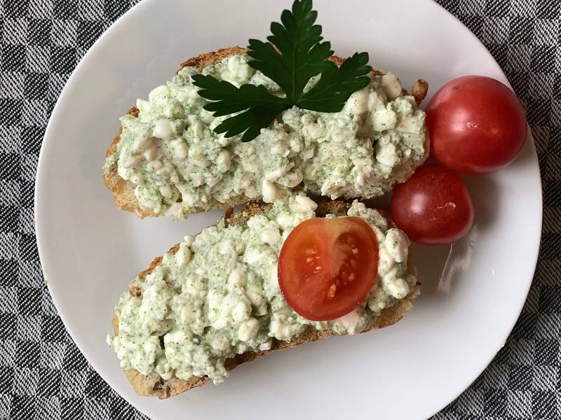 Körniger Frischkäse mit Schabzigerklee