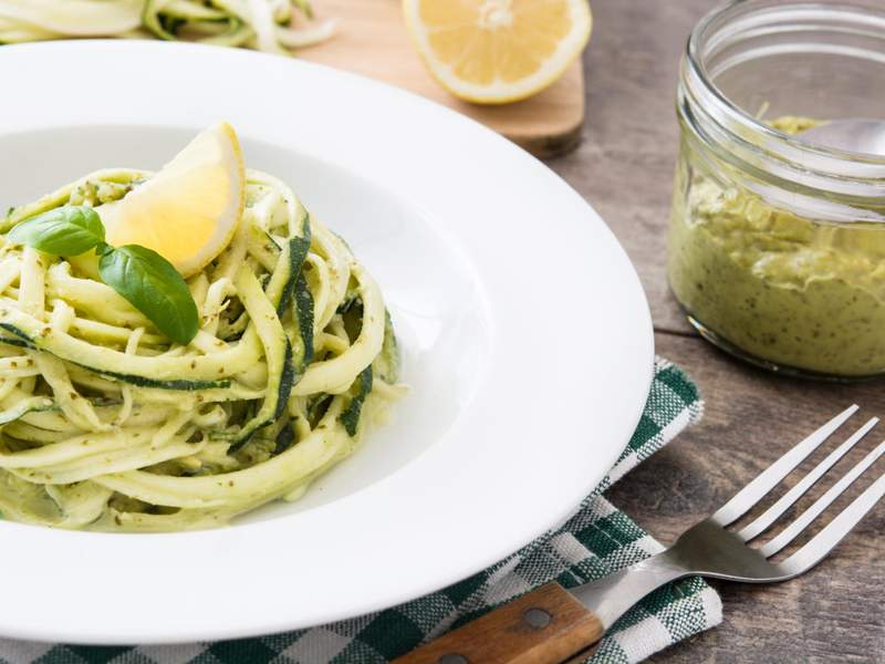 Zucchini Nudeln mit Bärlauchpesto 