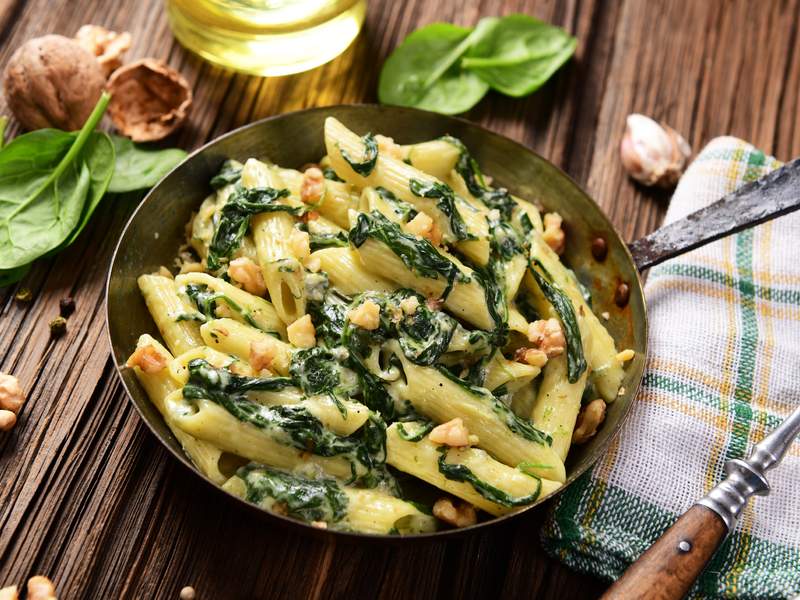 Makkaroni mit Spinat Gorgonzola-Sauce