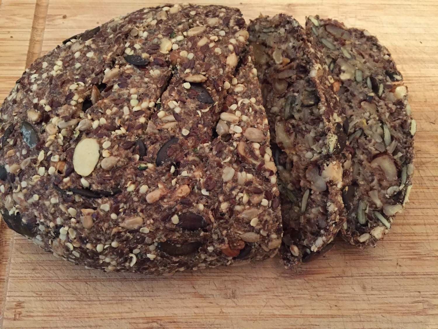 Veganes Saaten-Brot ohne Kohlenhydrate Bild