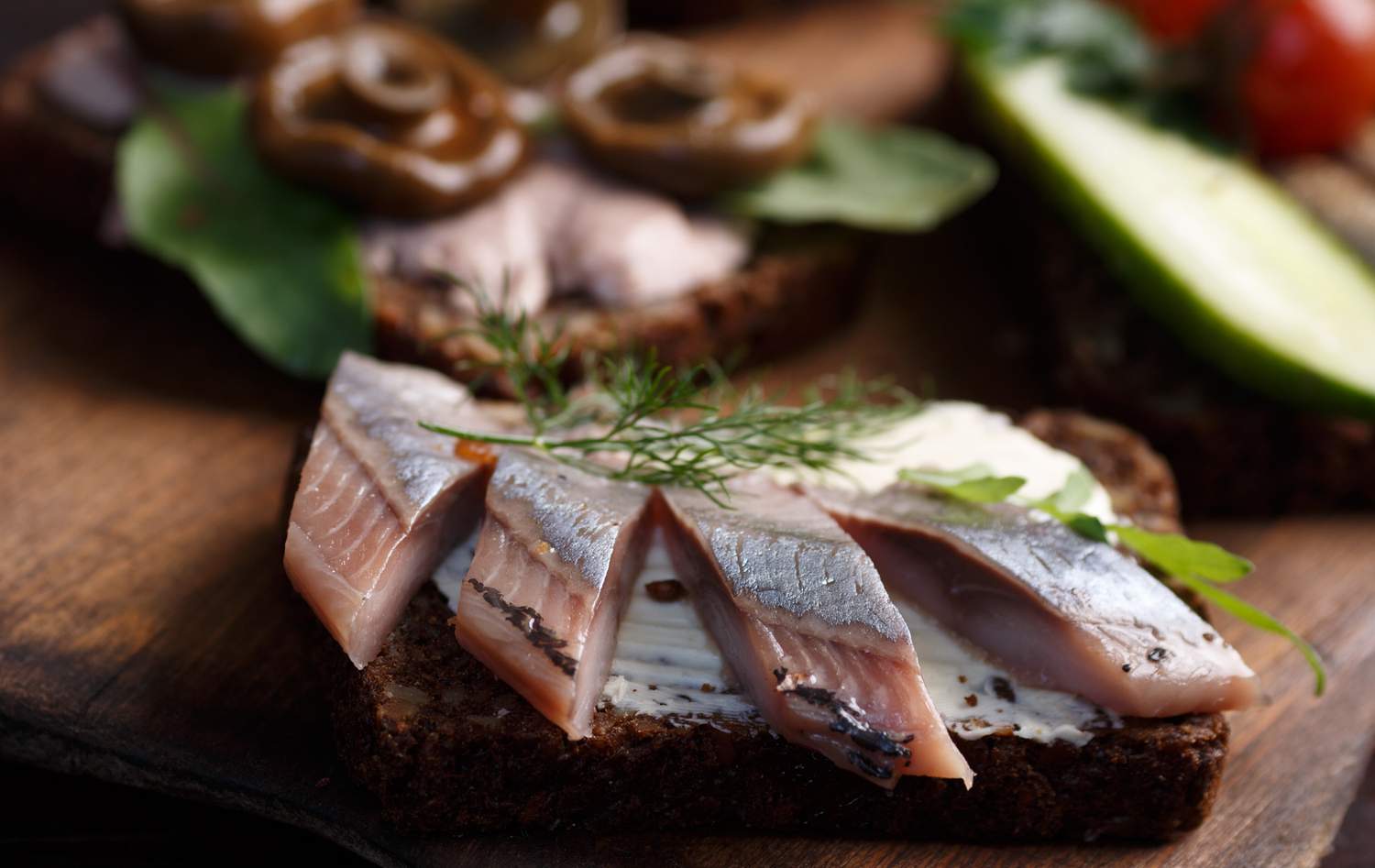 Matjesfilets auf Vollkornbrot Bild