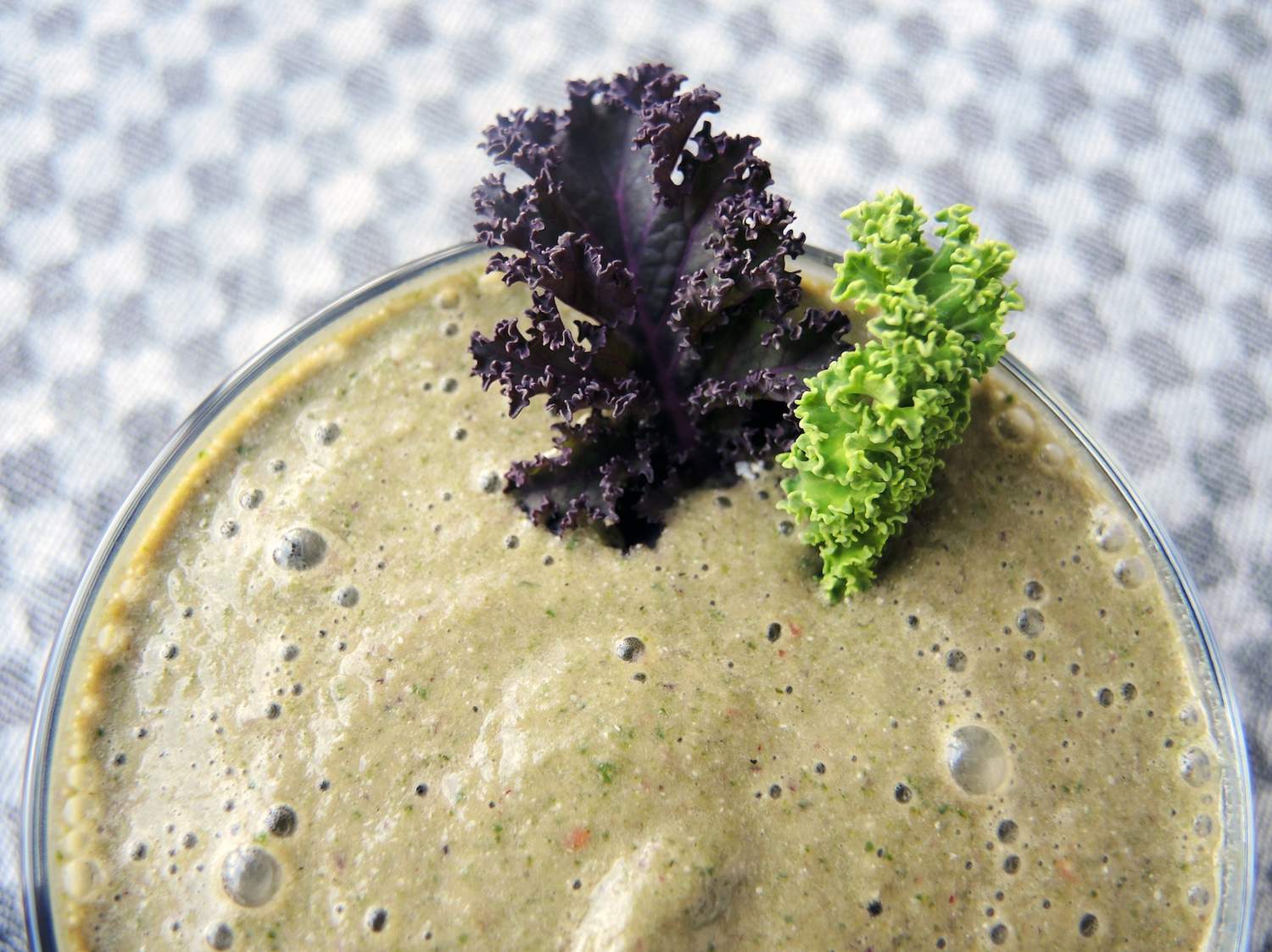 Paleo-Smoothie Erdbeer Kokos Grünkohl Bild