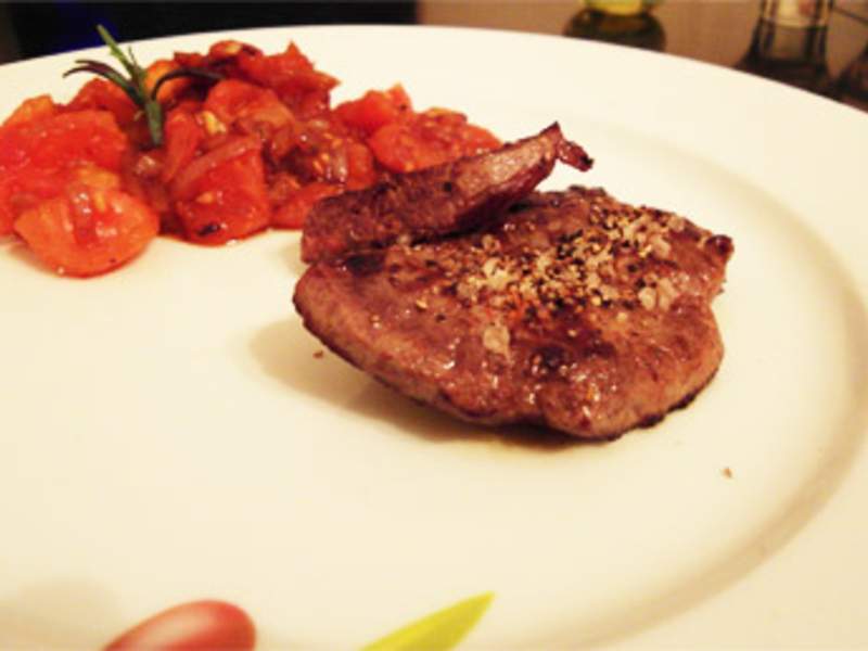 Rindersteaks mit Tomatensoße