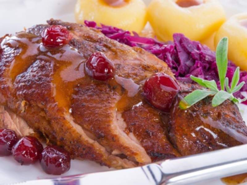 Entenbrust mit Kirschsoße, Rotkohl und Rosmarinkartoffeln