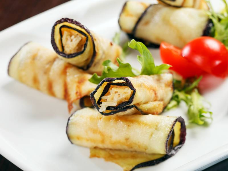 Auberginenröllchen mit Kartoffel-Basilikum-Creme