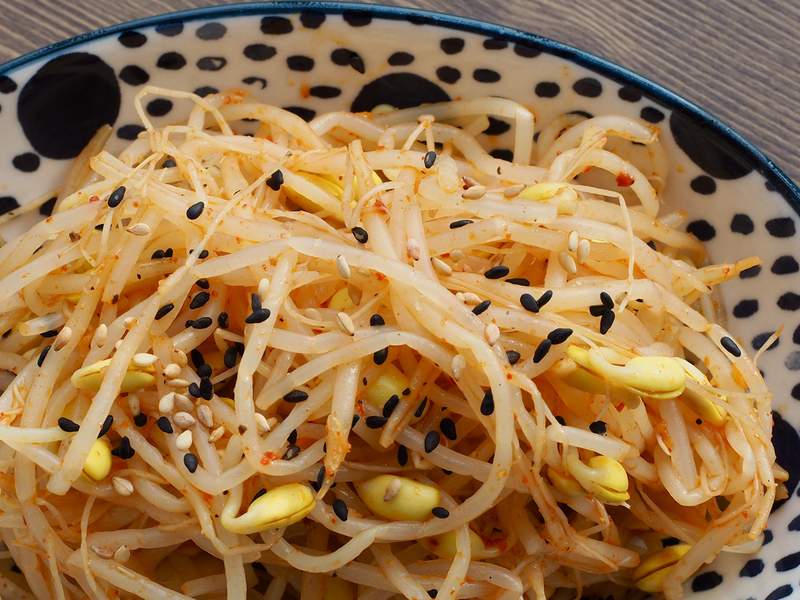 Koreanischer Sojasprossen-Salat