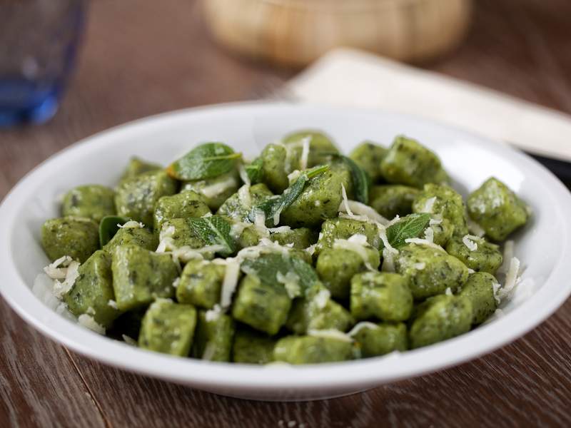 Dinkel-Mangold-Gnocchi mit Käse
