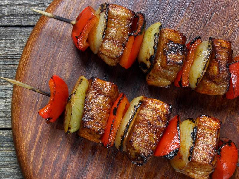 Paprika-Lamm-Spieße mit Vollkornreis