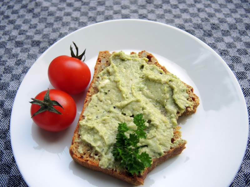 Avocado-Brotaufstrich mit Schafskäse