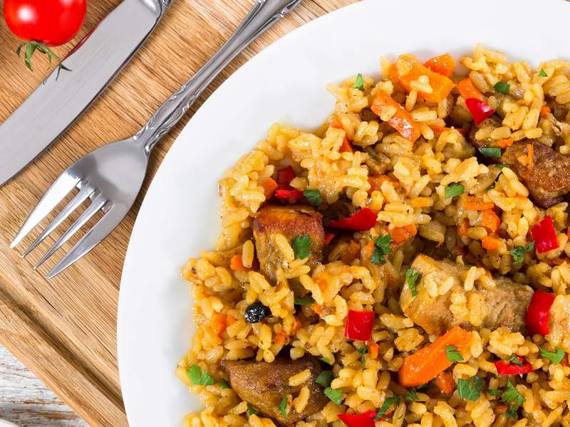 Reispfanne mit Schweine-Minutensteaks