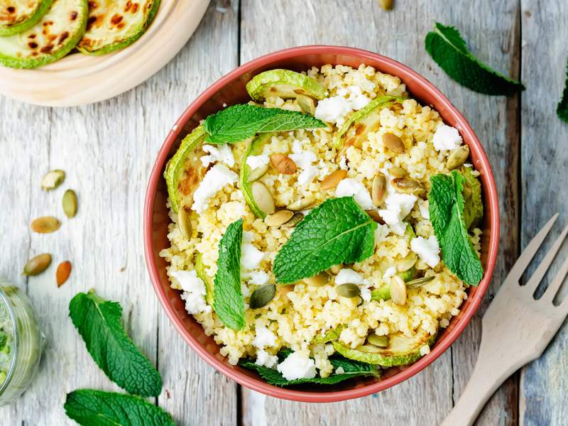 Hirsesalat mit gegrillten Zucchini