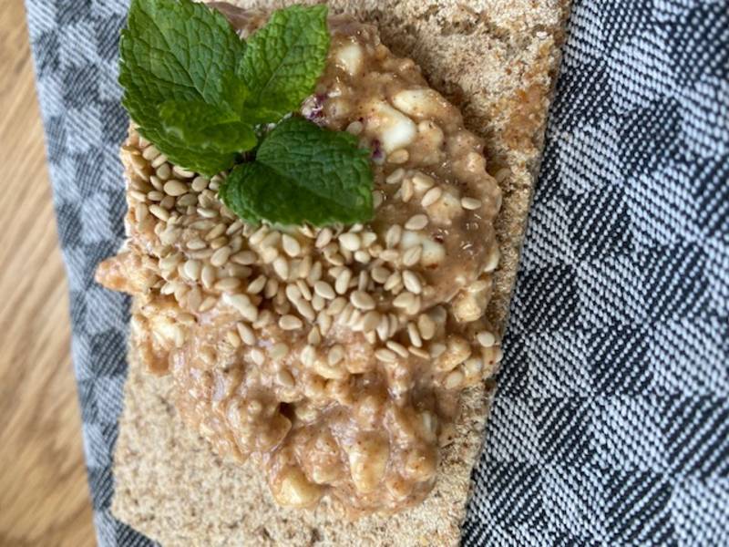 Süsser Hüttenkäse-Mandelmus Aufstrich