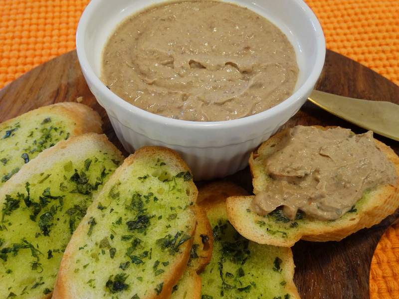 Aromatische Hähnchenleberpastete