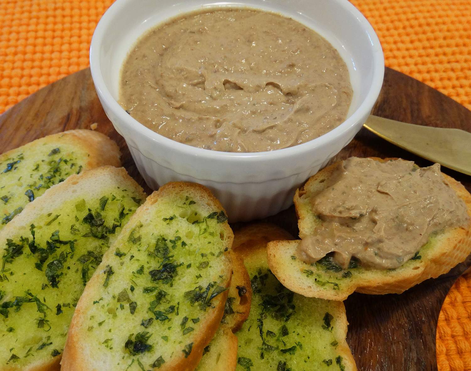 Aromatische Hähnchenleberpastete Bild