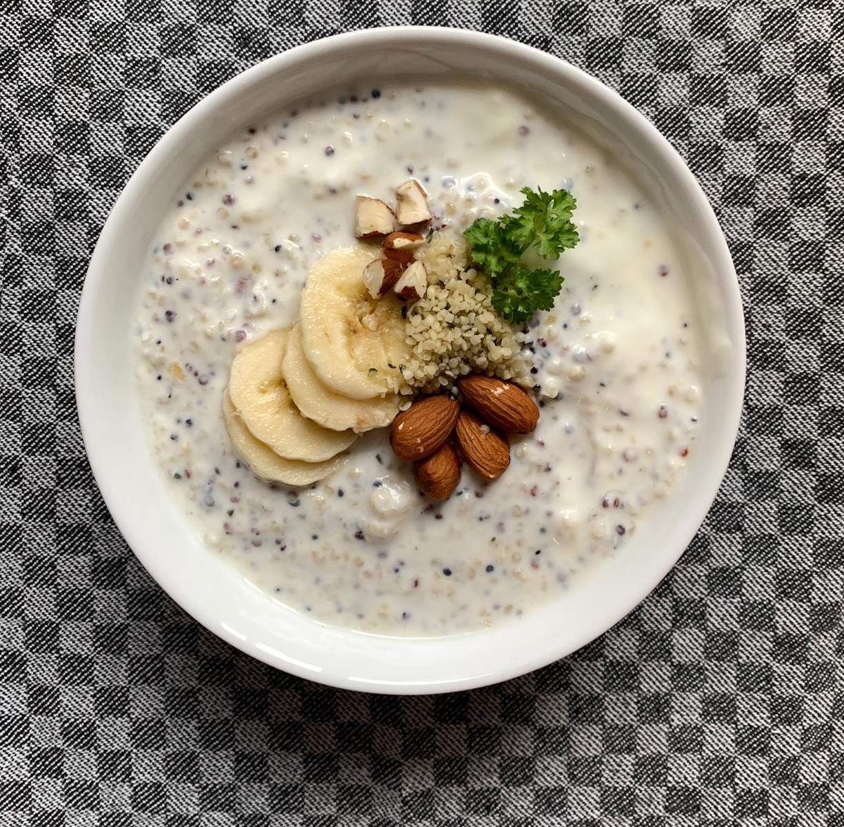 Proteinreiches Skyr-Quinoa-Frühstück Bild