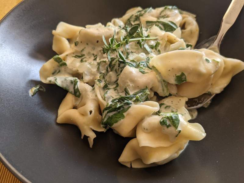 Tortellini mit veganer Sahnesauce
