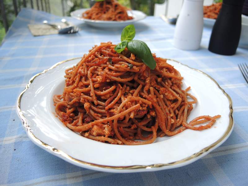 Vegane Tofu Bolognese nach Attila