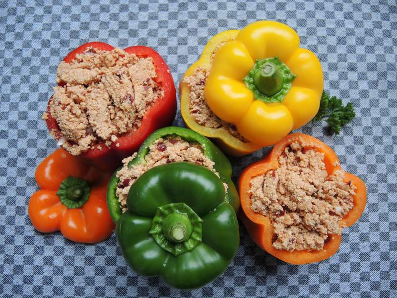 Vegan gefüllte Paprika mit Tofu und Bohnen