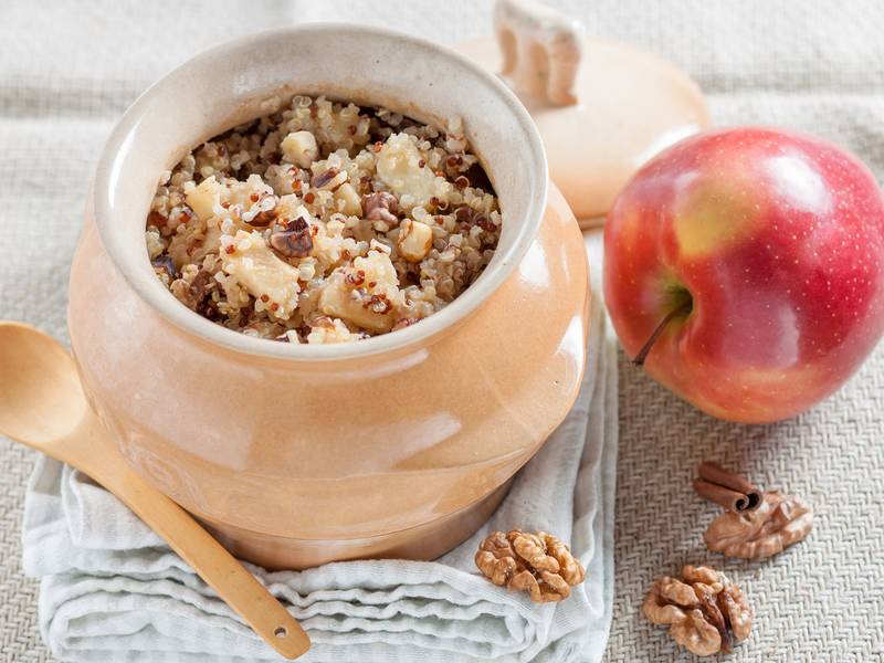 Quinoa Frühstück mit Apfel & Walnuss