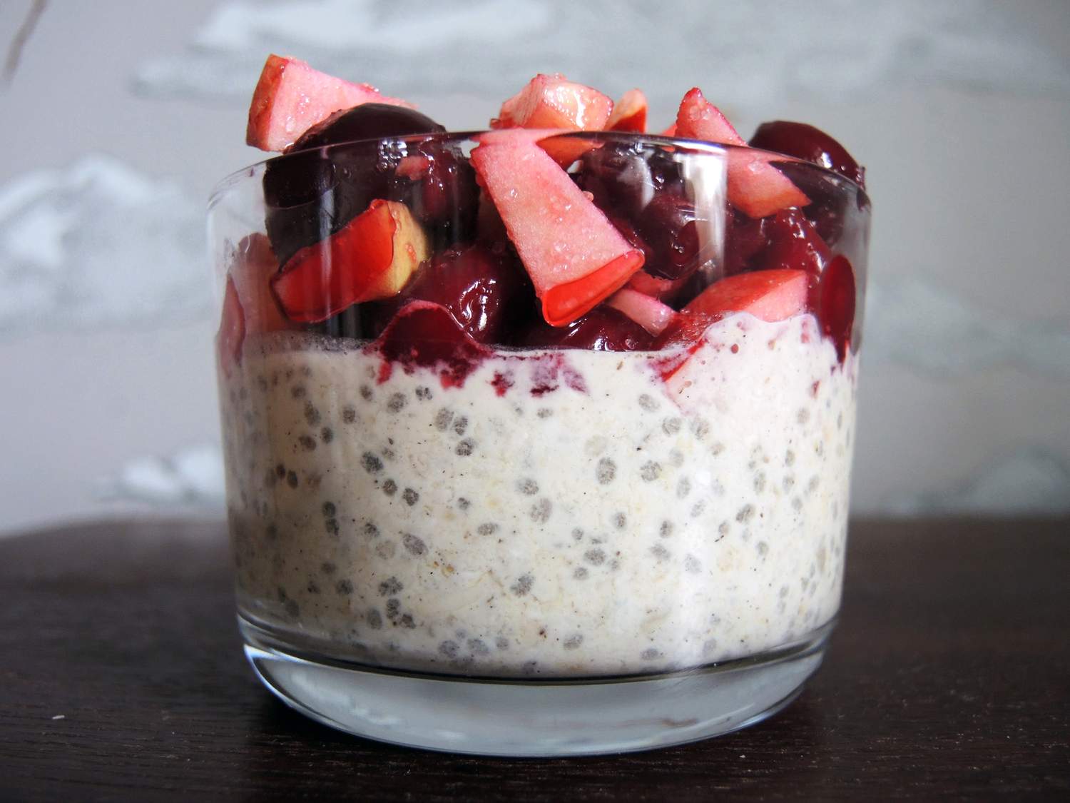 Overnigt-Oats mit Chia, Kirsche und Apfel Bild