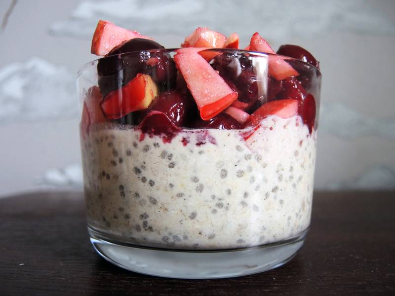 Overnigt-Oats mit Chia, Kirsche und Apfel