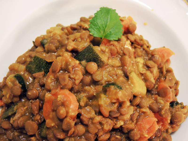 Linsen Dal mit Möhren und Zucchini