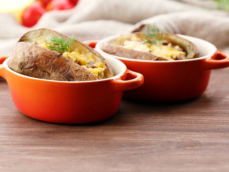 Gefüllte Kartoffeln mit Schinken, Pilzen und Käse