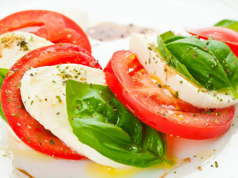 Italienisches Duo: Tomaten mit Mozzarella