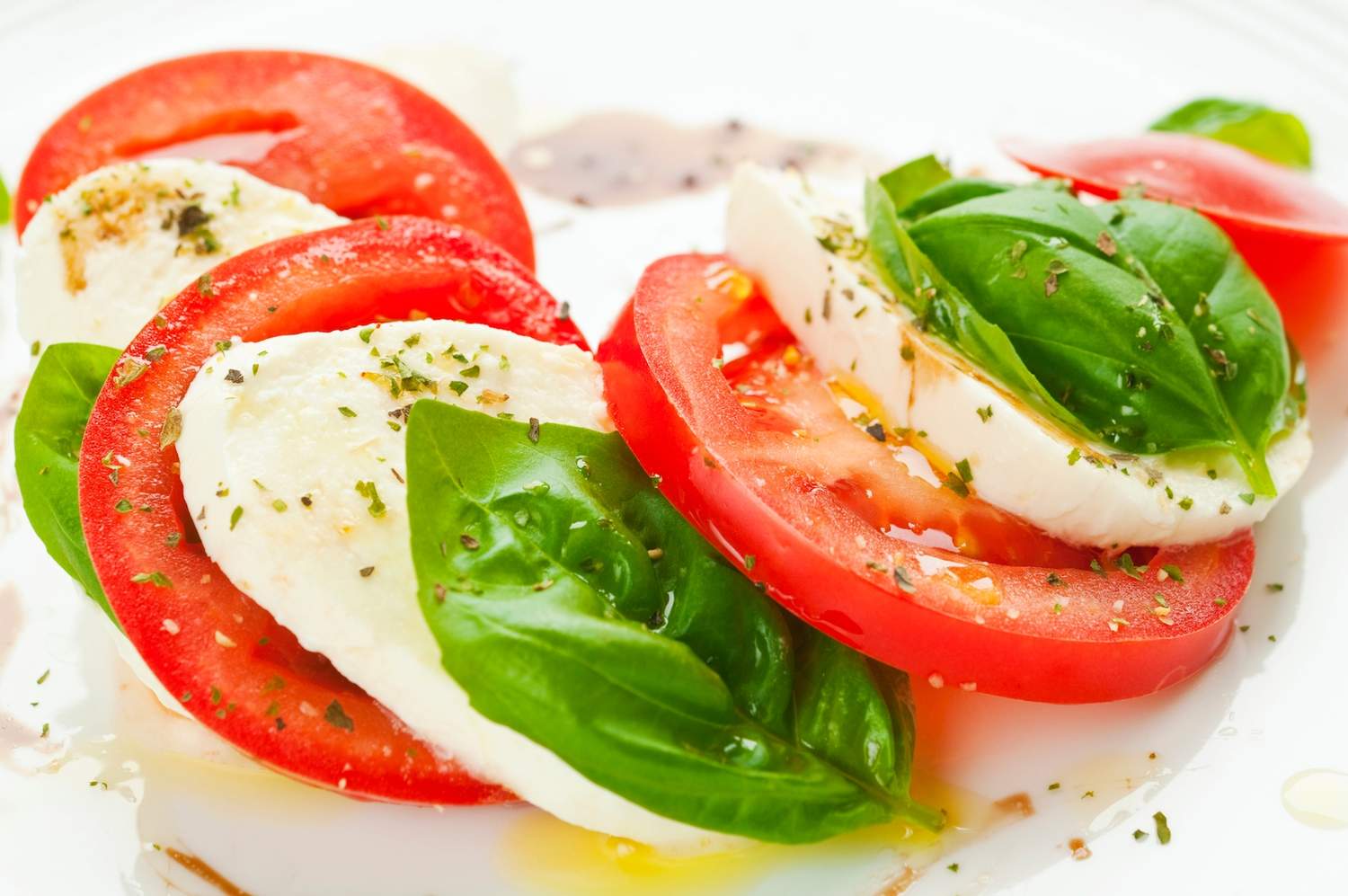 Italienisches Duo: Tomaten mit Mozzarella Bild