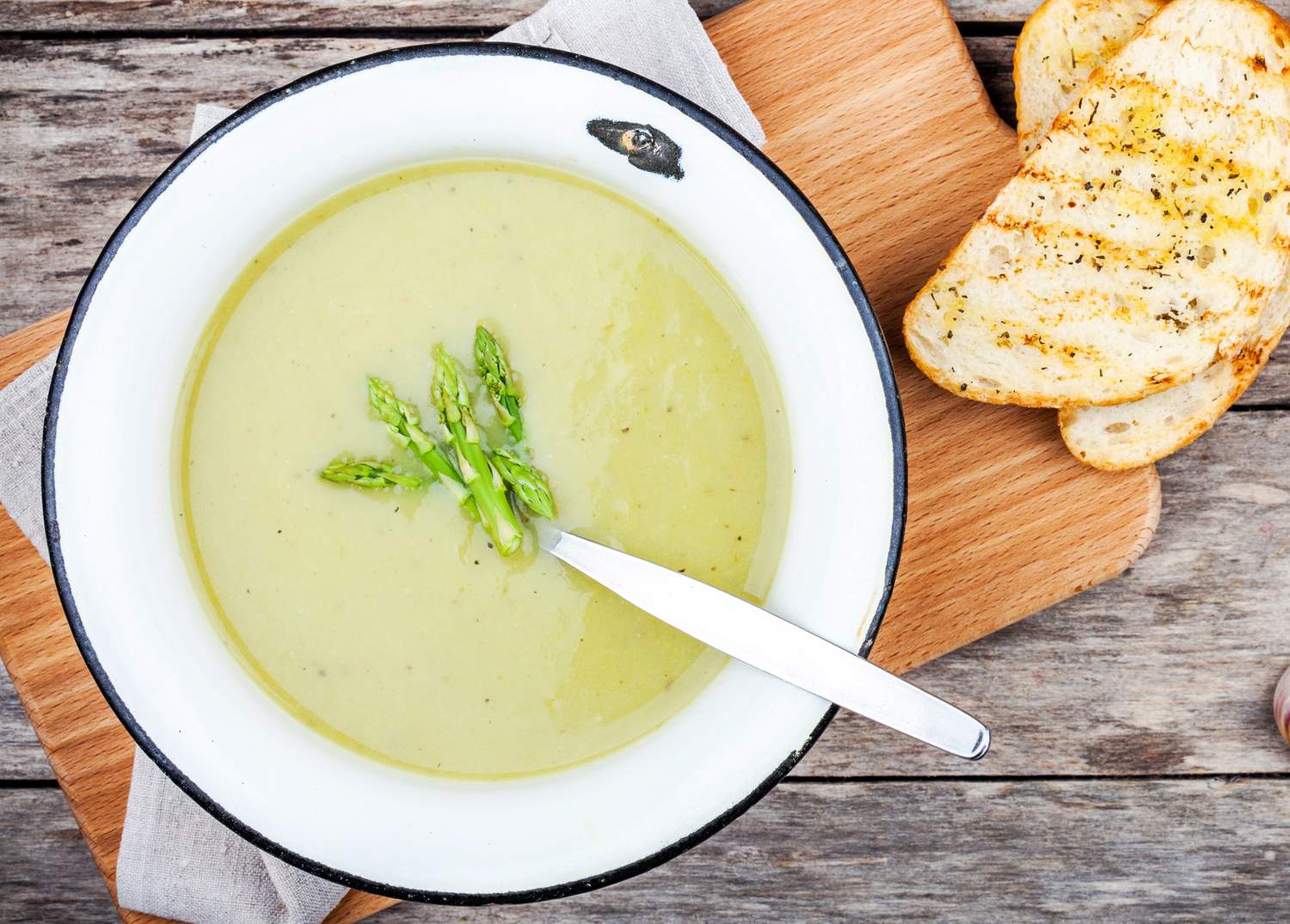 Spargelsuppe mit Bärlauchpesto Bild