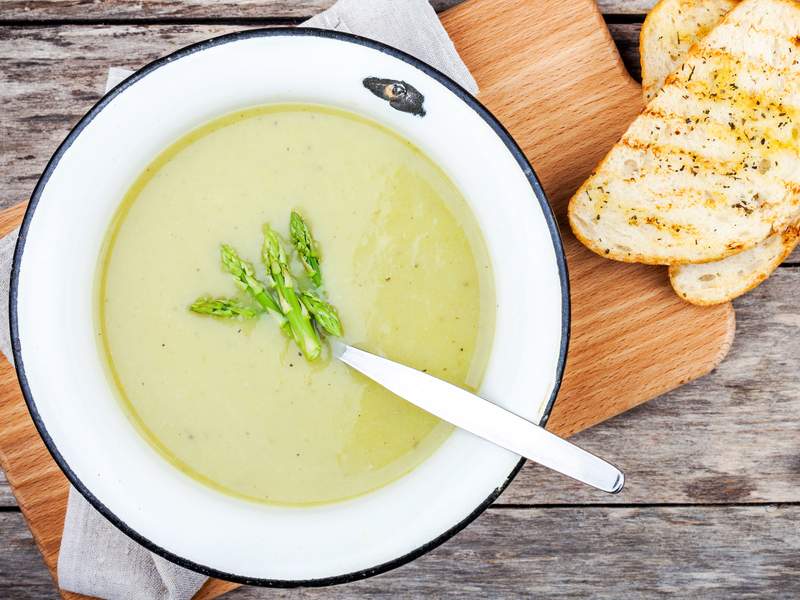 Spargelsuppe mit Bärlauchpesto