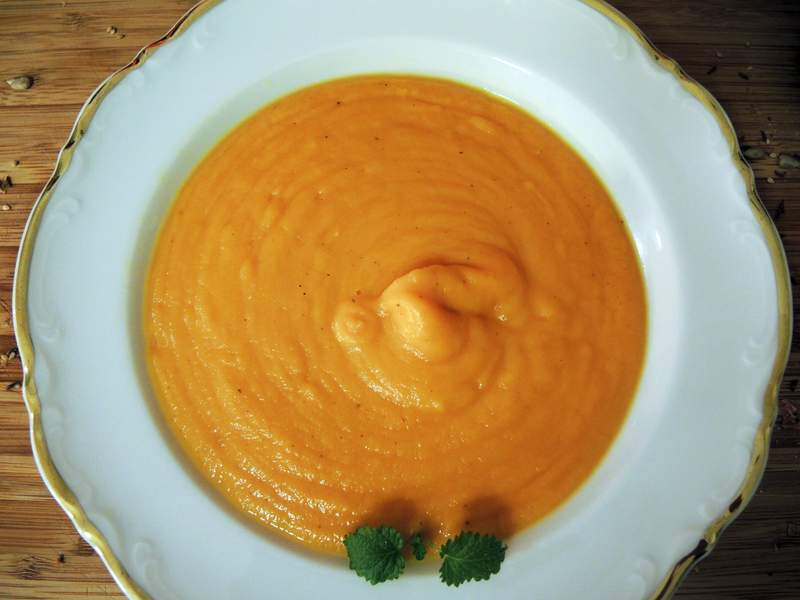 Süßkartoffelsuppe mit Kokos und Ingwer