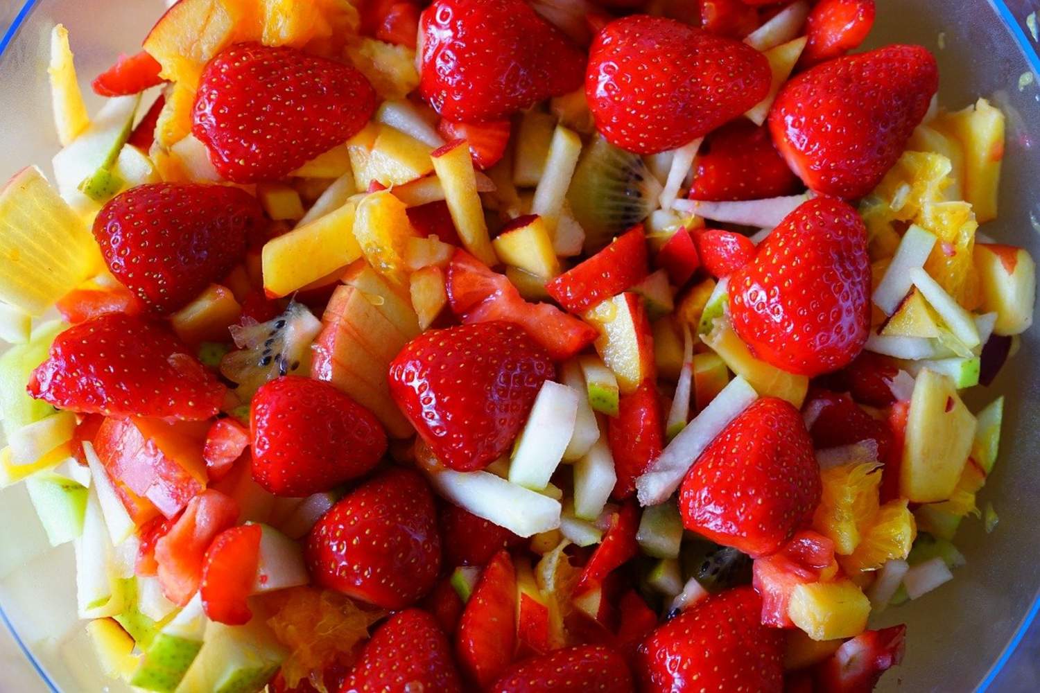 Obstsalat mit Nüssen Bild