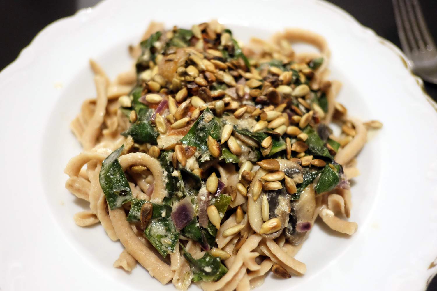 Vollkornspätzle mit Mangold & Champignon Soße Bild