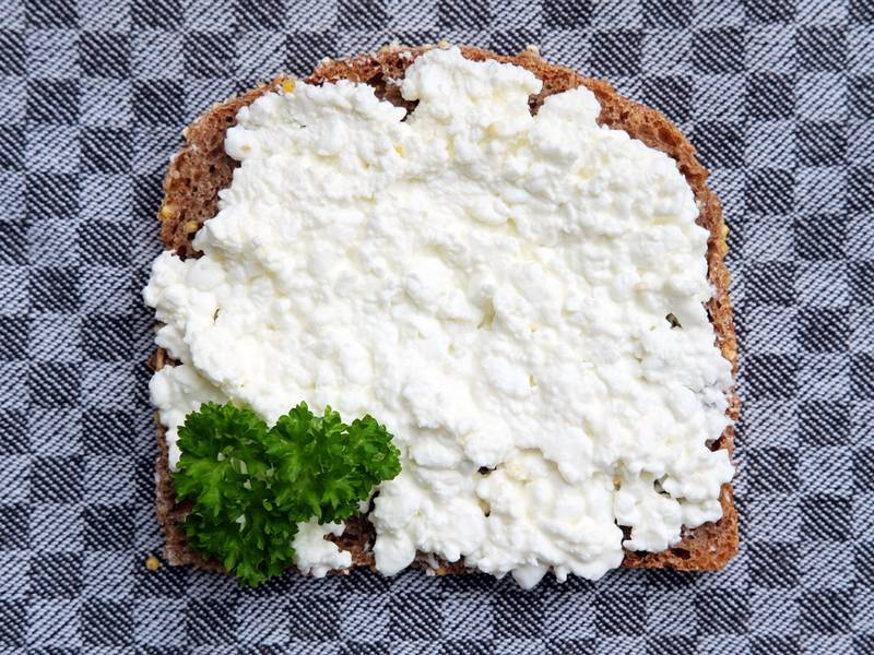 Dinkelvollkornbrot mit Hüttenkäse