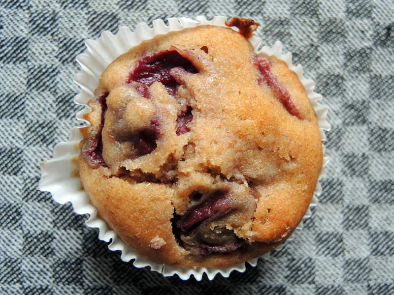 Glutenfreie Muffins mit Kirschen